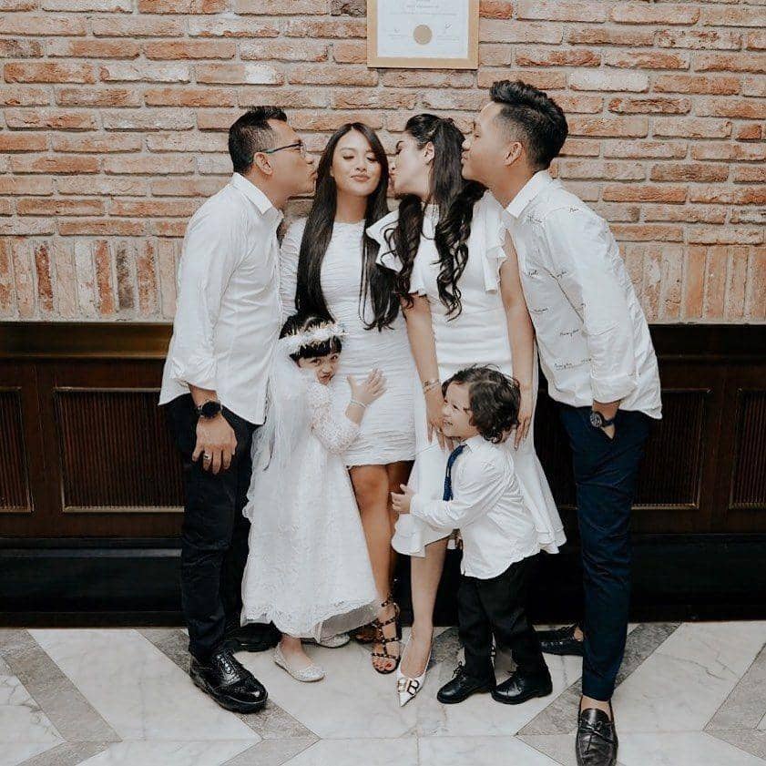 instagram.com/ashanty_ash