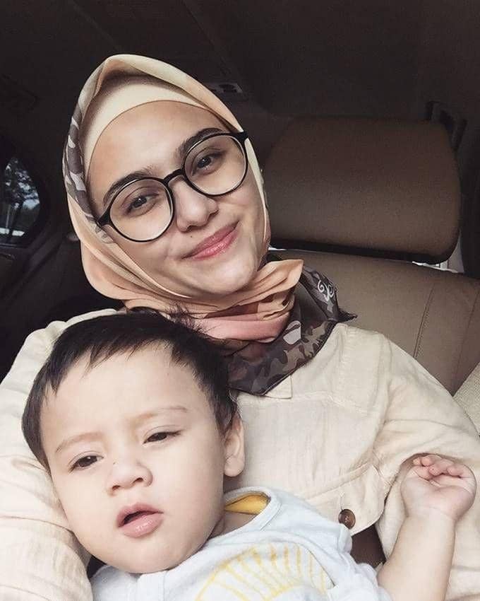 instagram.com/zeezeeshahab/