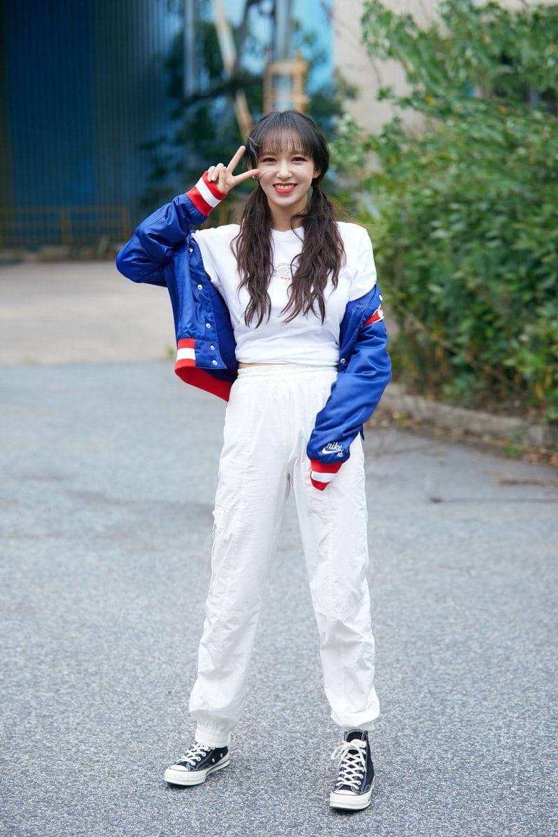 twitter.com/cosmicgirlspics