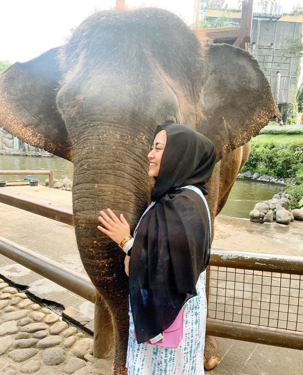 instagram.com/rachelvennya