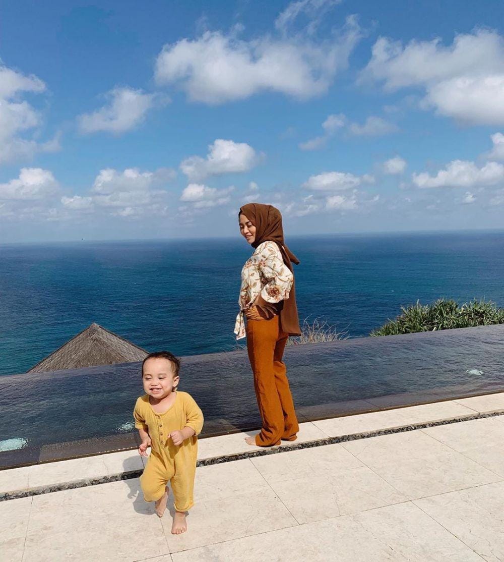 instagram.com/rachelvennya