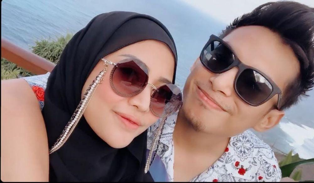 instagram.com/rachelvennya