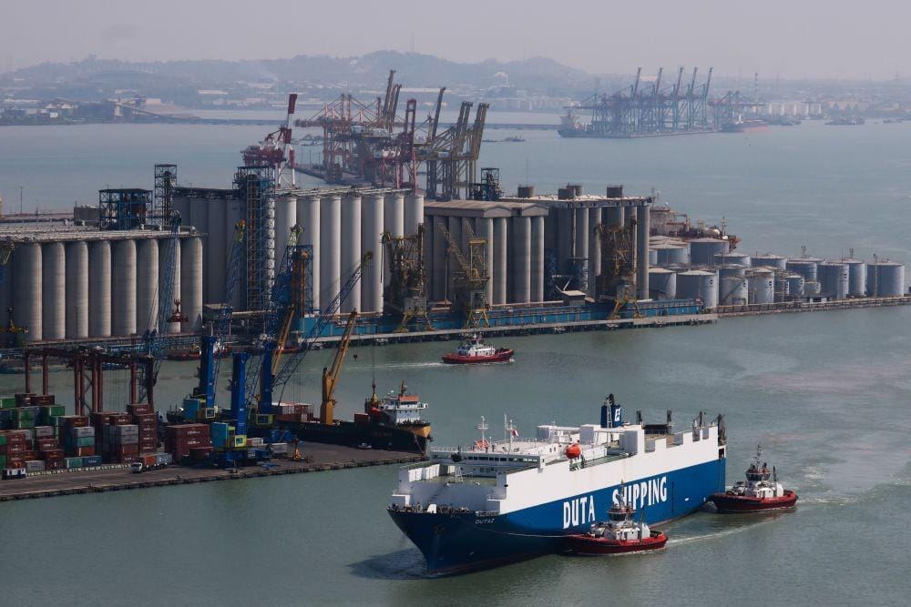 Tanjung Perak. ANTARA FOTO/Didik Suhartono