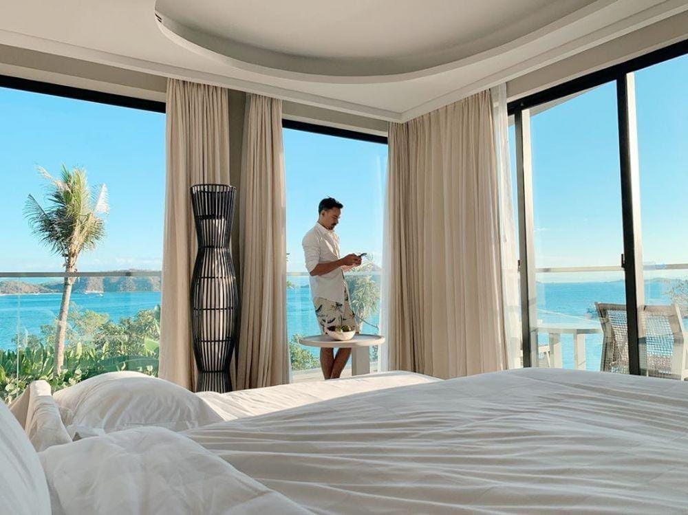 Instagram.com/ashrafsinclair