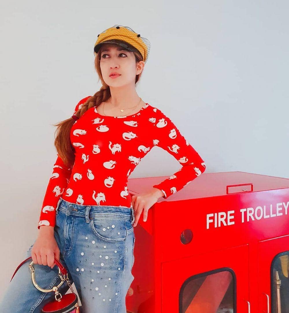 instagram.com/akuhelmalia/