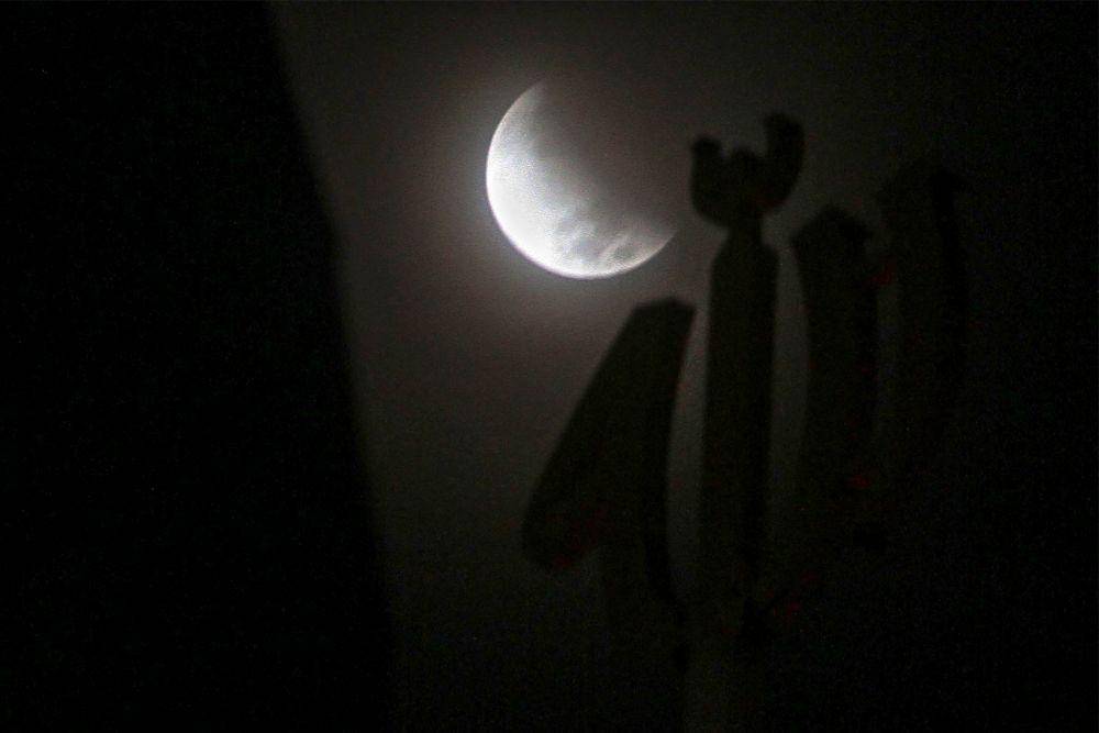 Ilustrasi Gerhana Bulan di Indonesia. ANTARA FOTO/Rony Muharrman