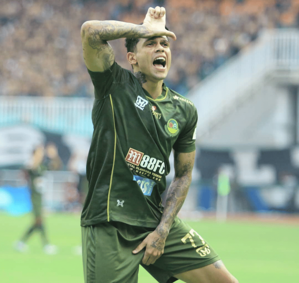 Instagram/@officialpersikabo