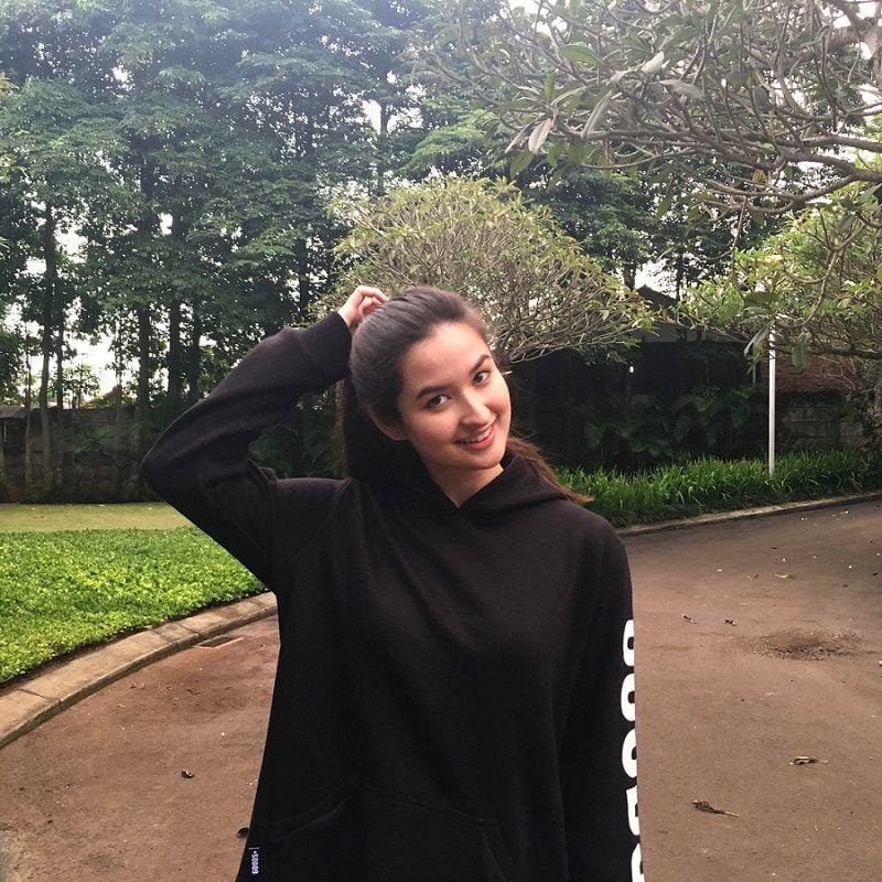 instagram.com/stephaniepoetri