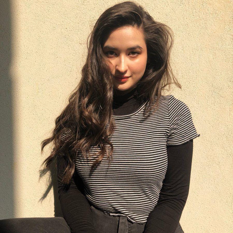 instagram.com/stephaniepoetri