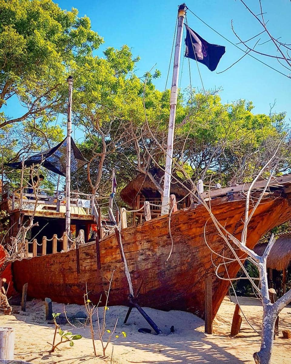 Instagram.com/_pineappleadventures_