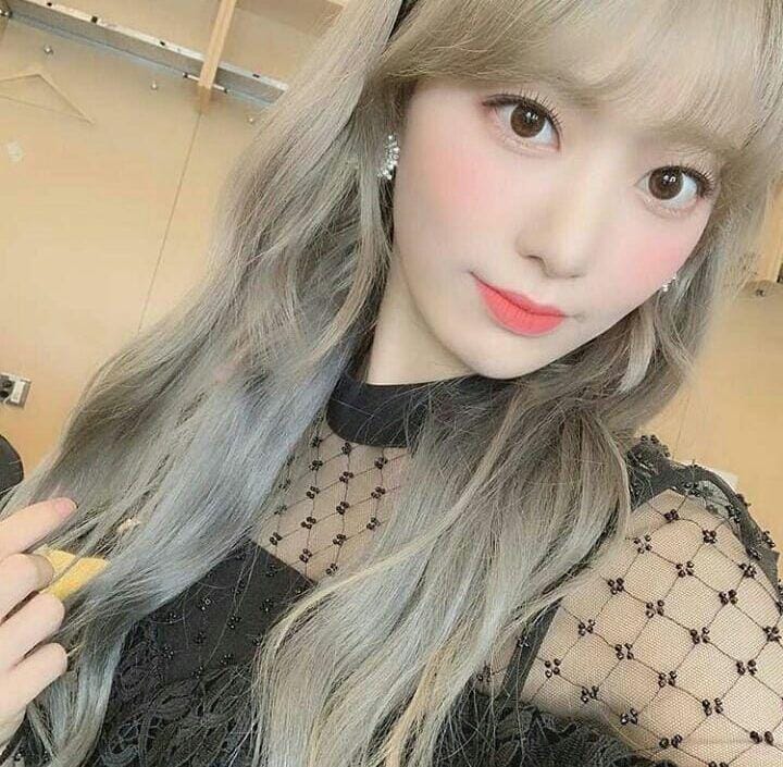 Instagram.com/sakuramiyawaki.izone