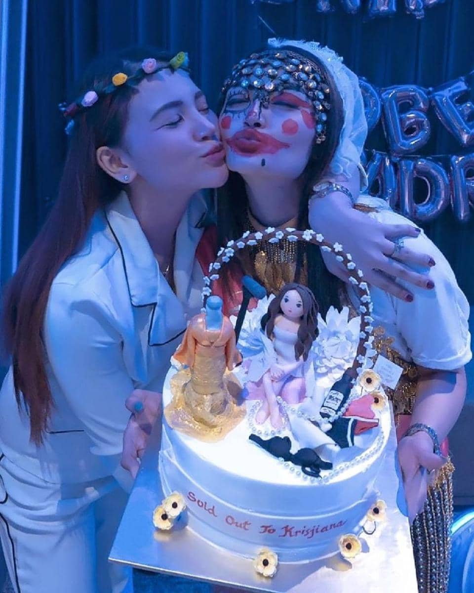 instagram.com/yessy_bintang