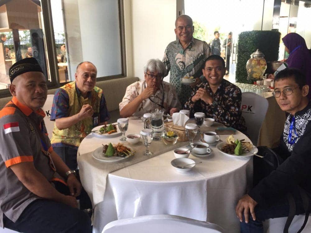 (Wadah Pegawai KPK mendatangkan pelaku teror Bom Bali Ali Fauzi <sebelah kiri>) Istimewa