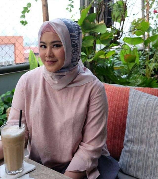 instagram.com/mocheriofficial