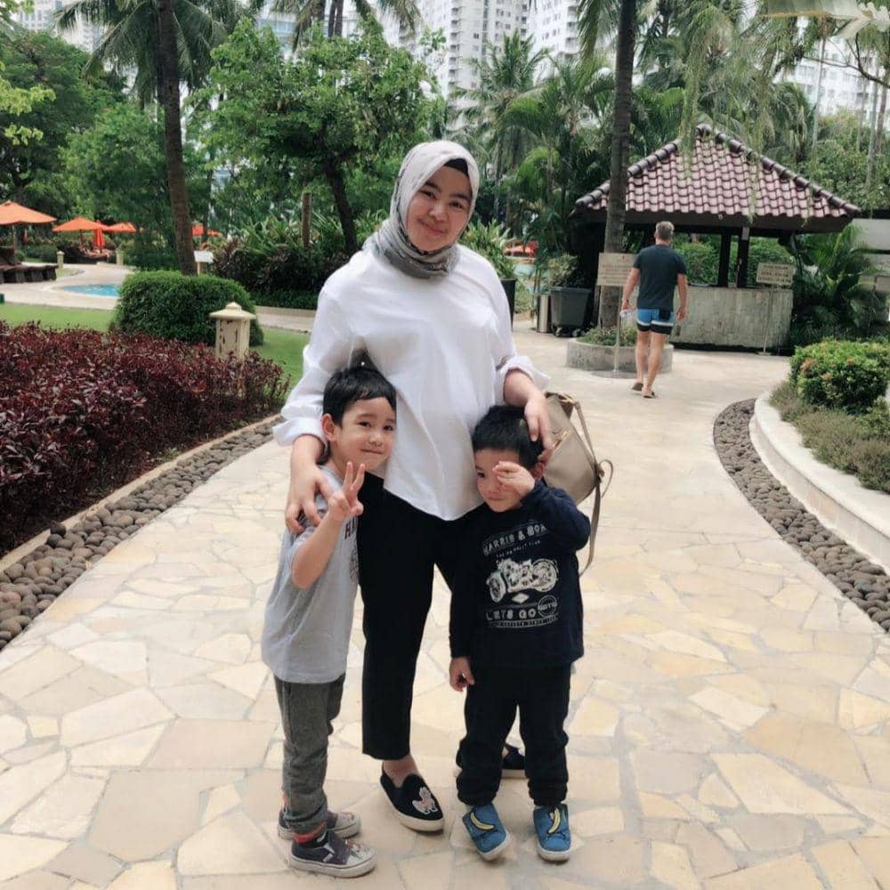 instagram.com/stharia