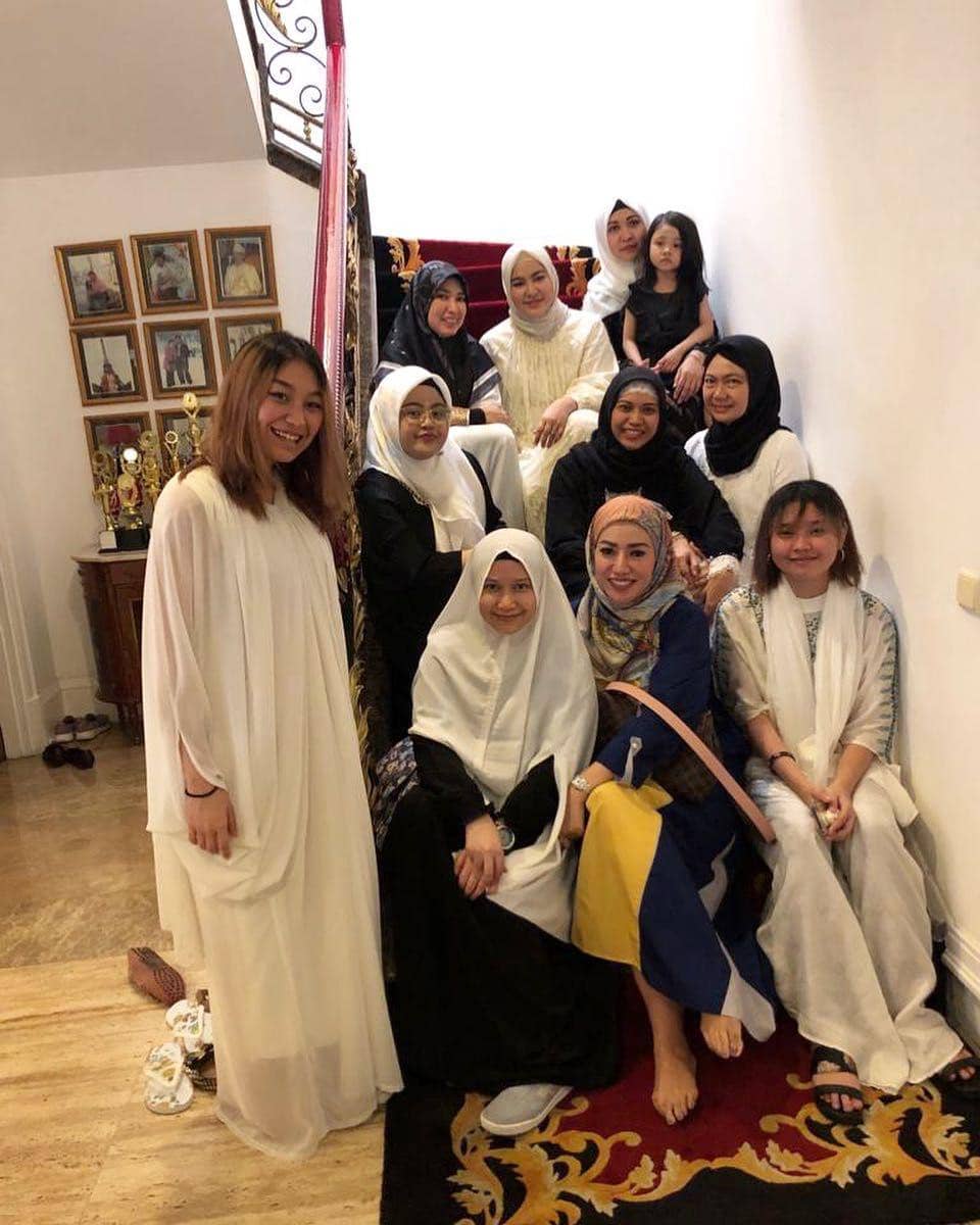 instagram.com/stharia