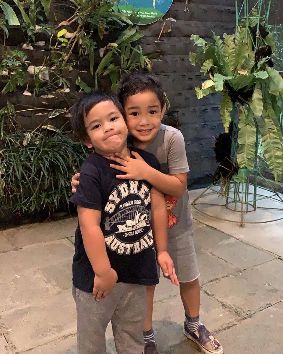 instagram.com/stharia