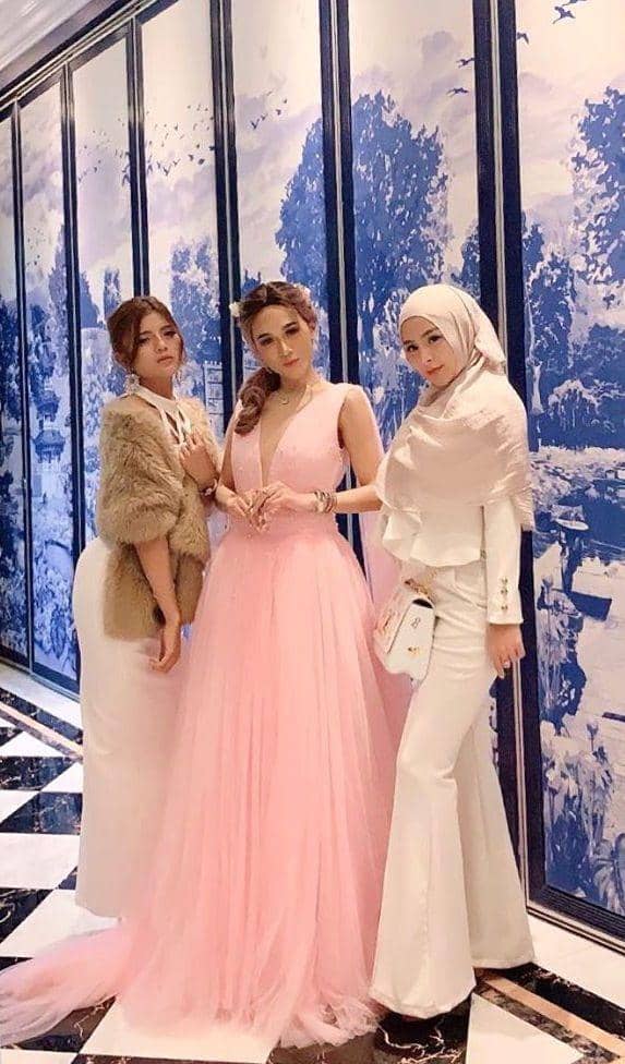 instagram.com/thyasethyaa