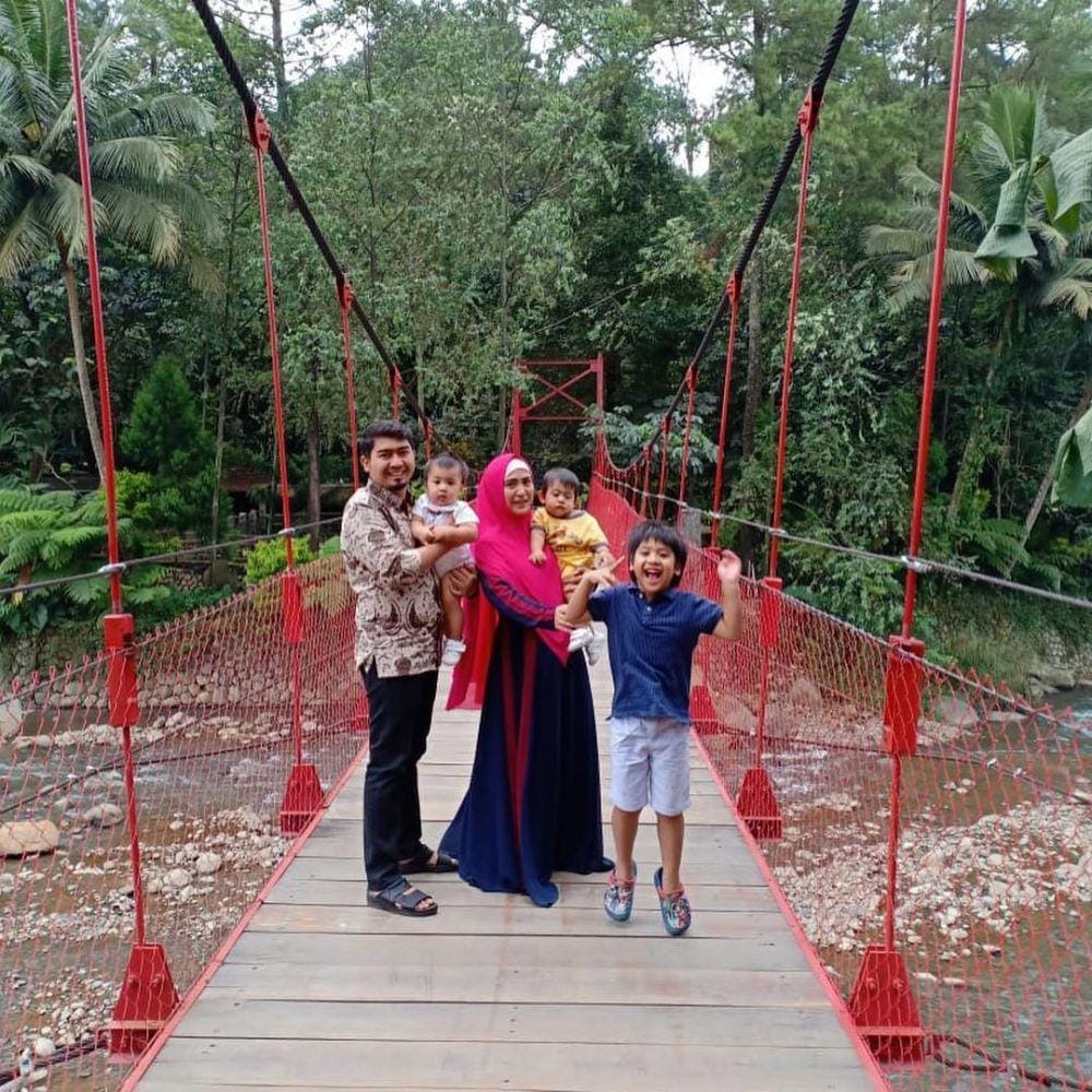 Instagram.com/apriljasmine85