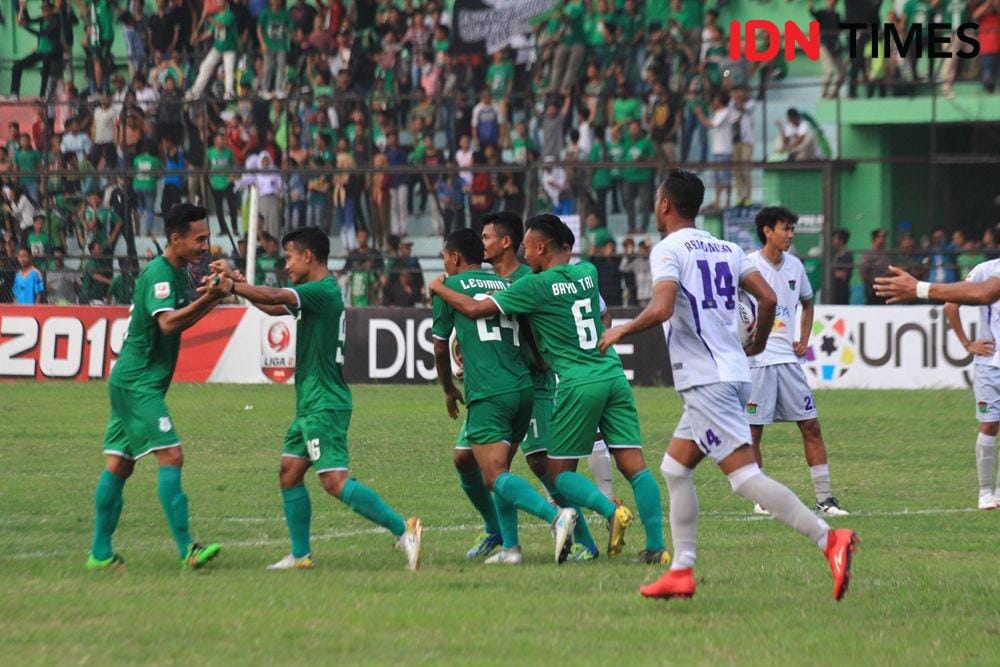 Laga PSMS vs Persita di pertemuan pertama beberapa waktu lalu. IDN Times/Doni Hermawan