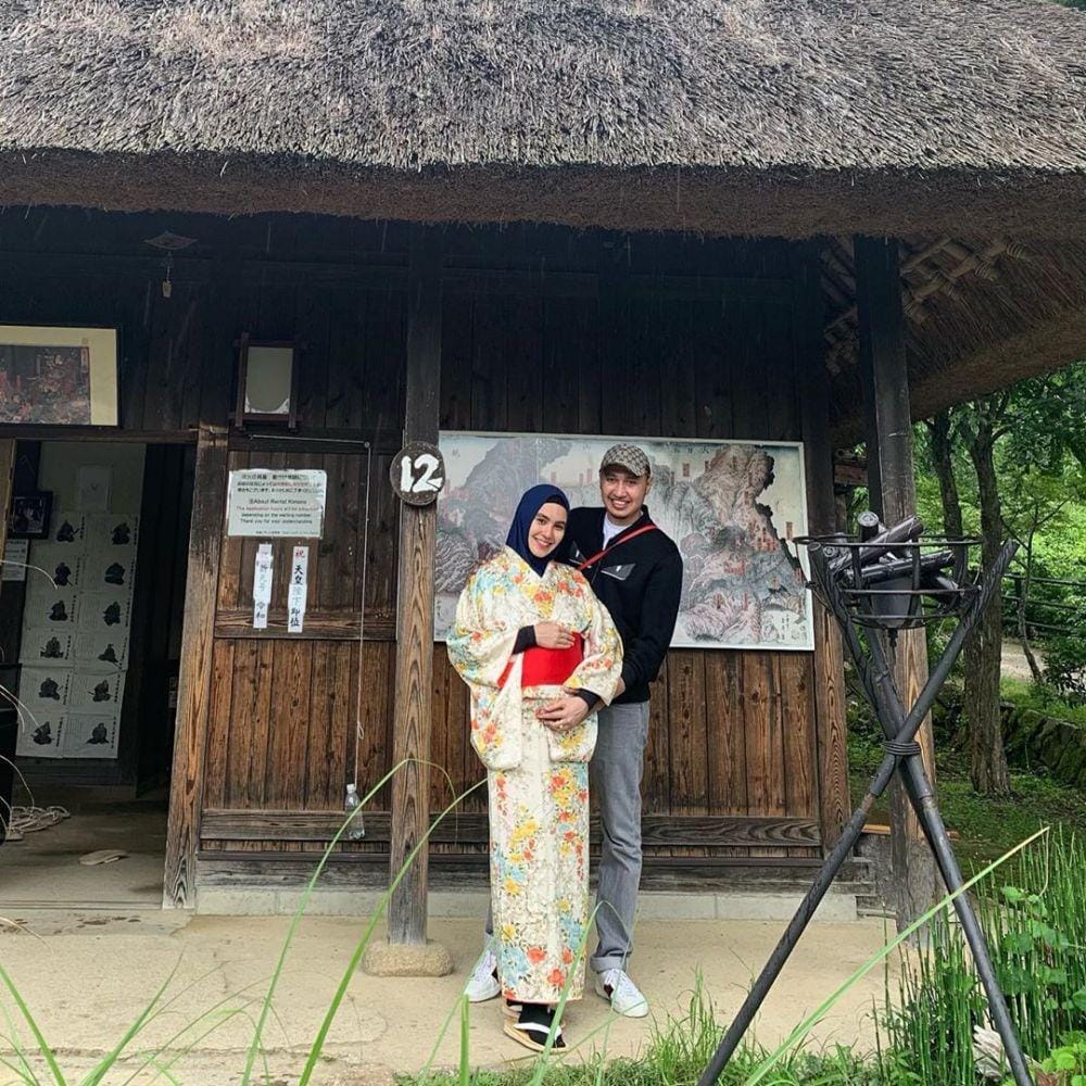 instagram.com/kartikaputriworld