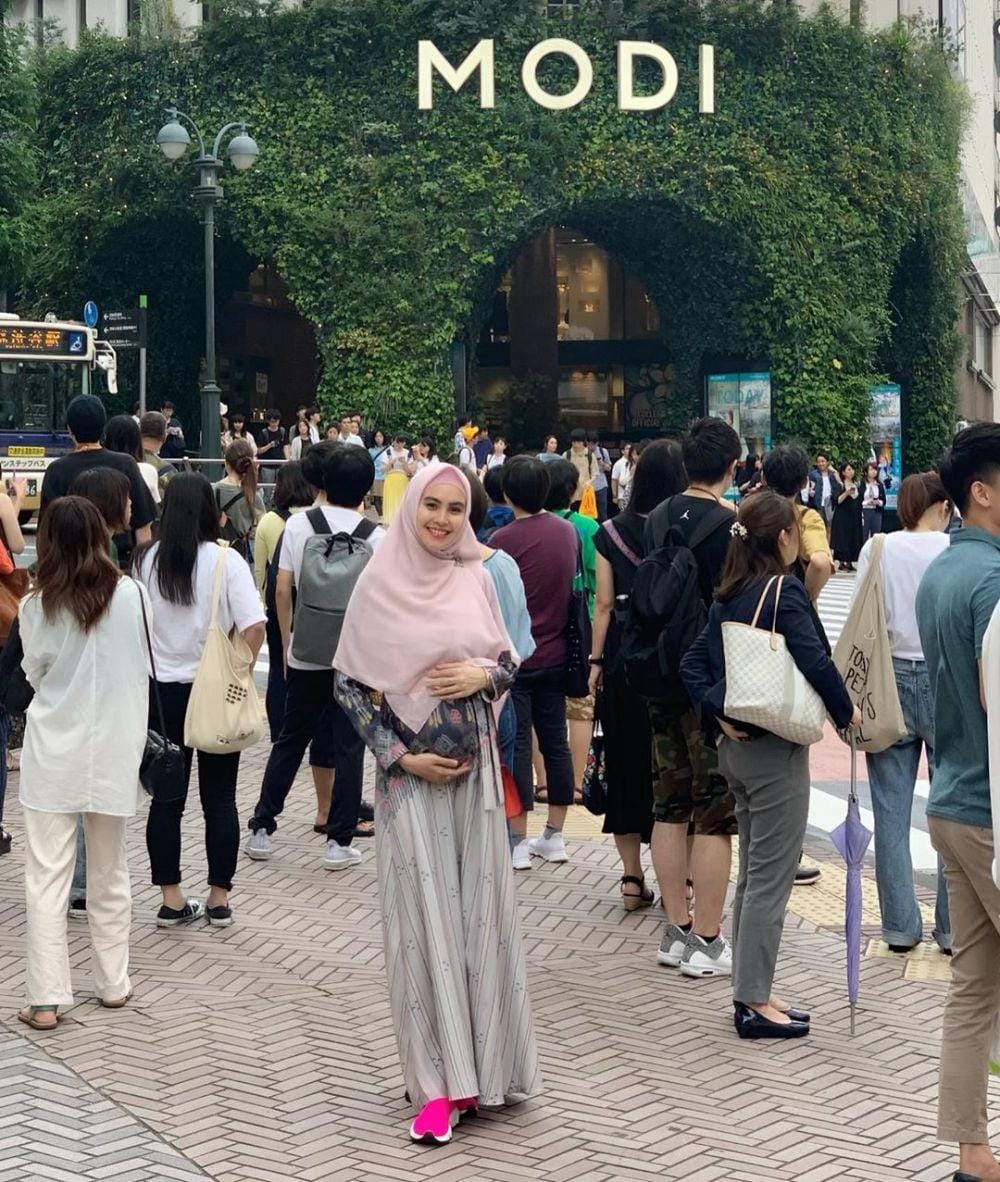 instagram.com/kartikaputriworld