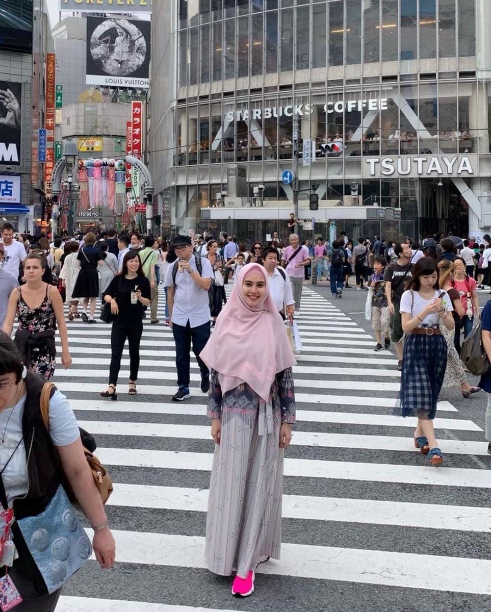 instagram.com/kartikaputriworld