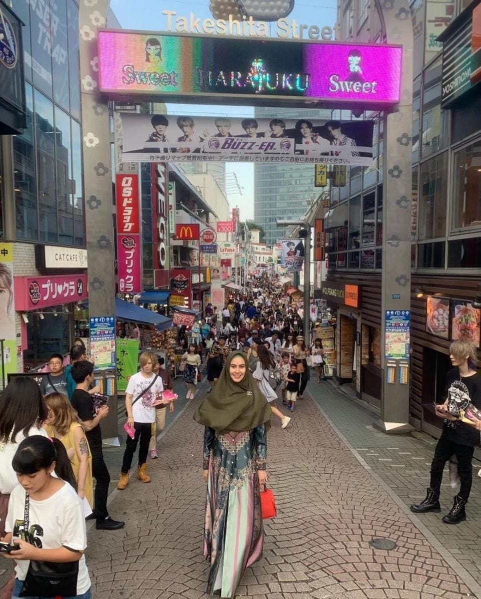 instagram.com/kartikaputriworld