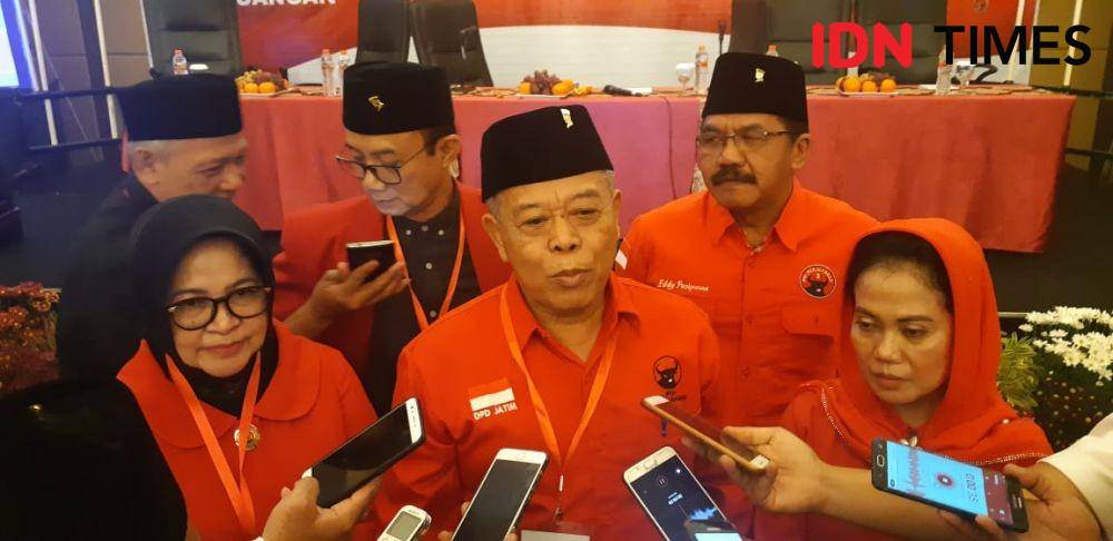 Ketua DPRD Jatim Kusnadi (tengah). IDN Times/Ardiansyah Fajar