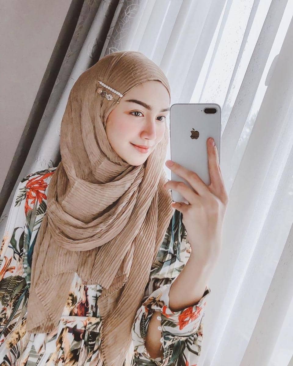 instagram.com/melodyprima