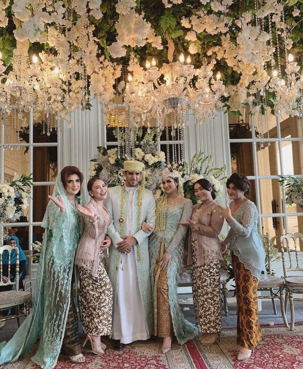 instagram.com/ayutingting92