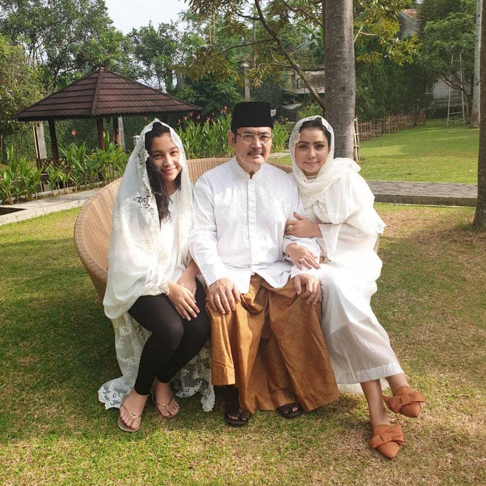 instagram.com/mayangsaritrihatmodjoreal