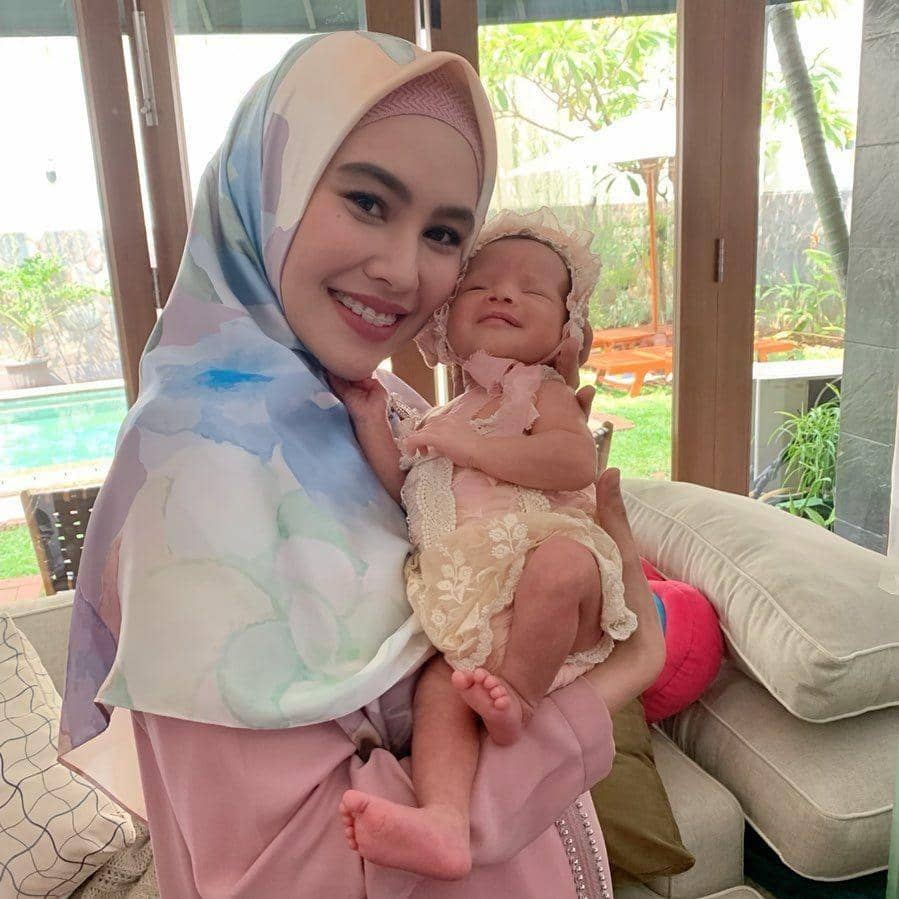 instagram.com/kartikaputriworld