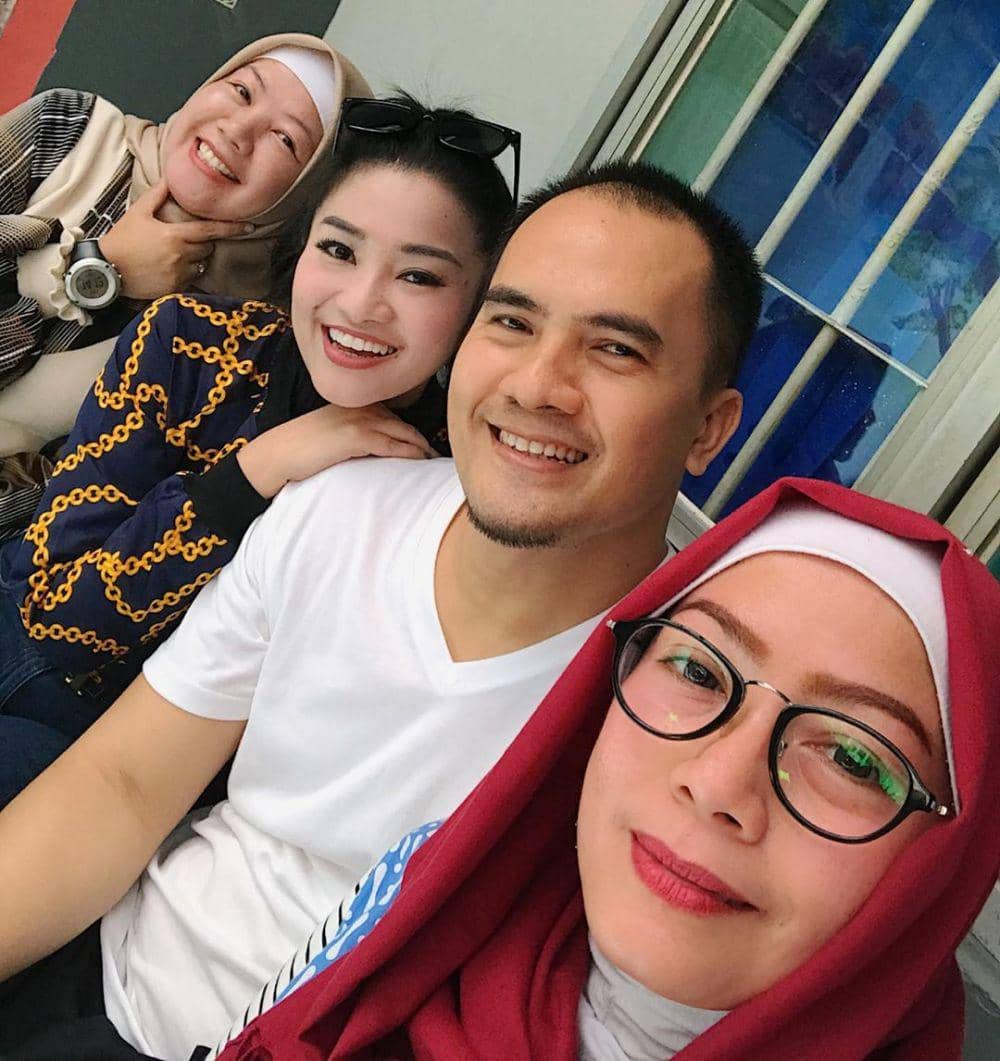 instagram.com/fitricarlina