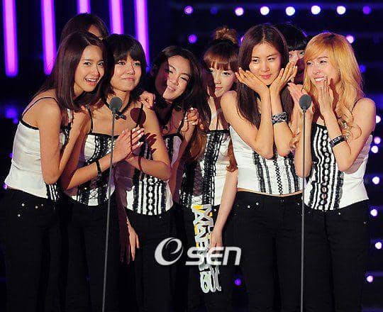 twitter.com/@snsdchartsbr