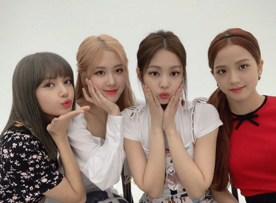 Instagram @blackpinkofficial