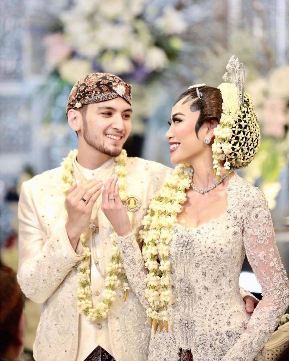 instagram.com/keziatoemion