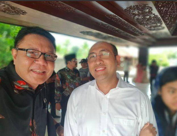 Baju putih: Anggota DPR Komisi VI I Nyoman Dhamantra. (Twitter.com/nyomandhamantr4)