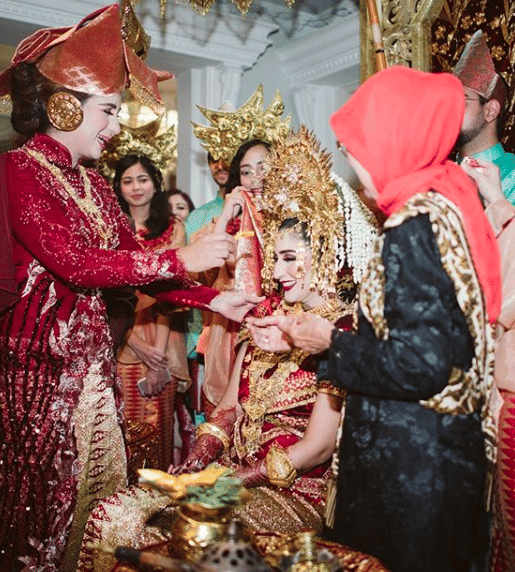 instagram.com/tanianadiraa