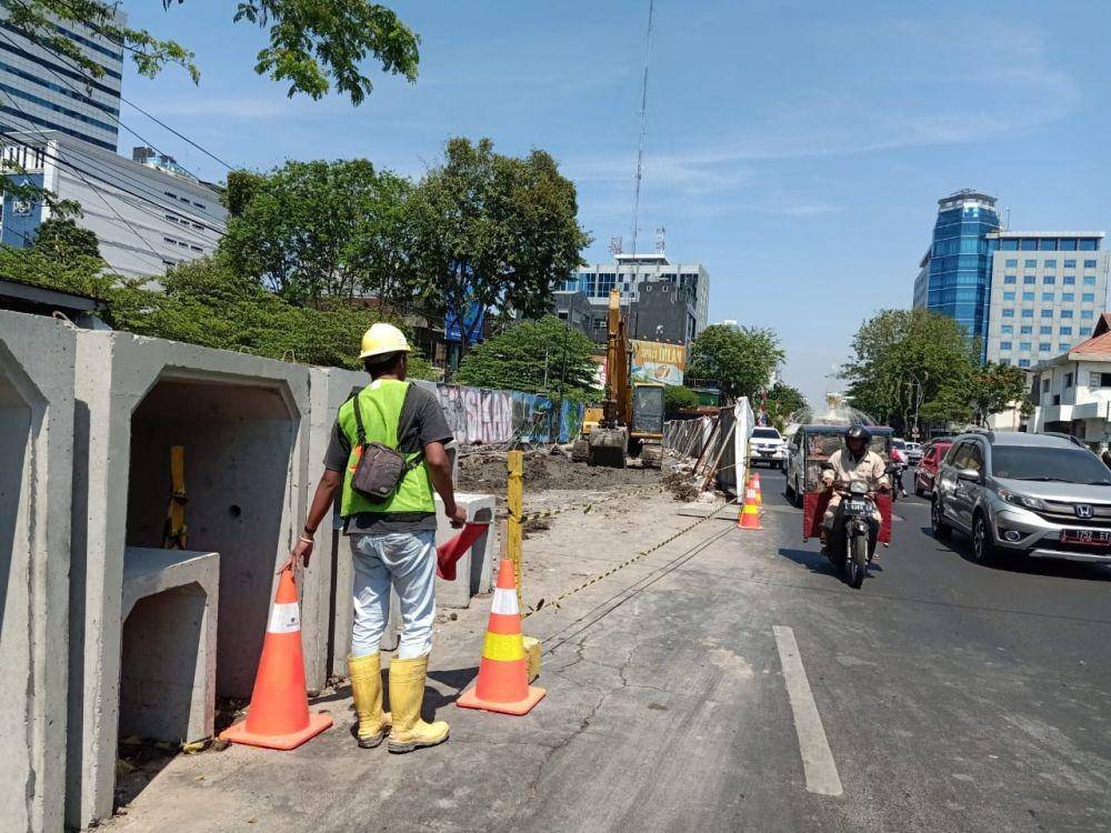 Pengerjaan proyek alun-alun Surabaya sebelum Jalan Yos Sudarso ditutup. Dok.IDN Times/Istimewa
