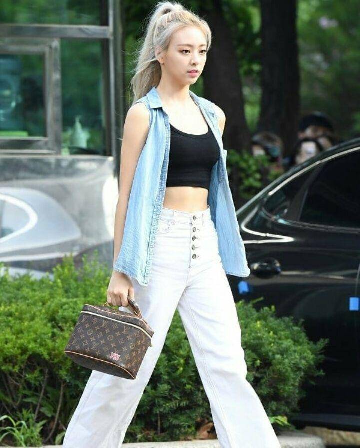 Instagram.com/itzy.yunaa
