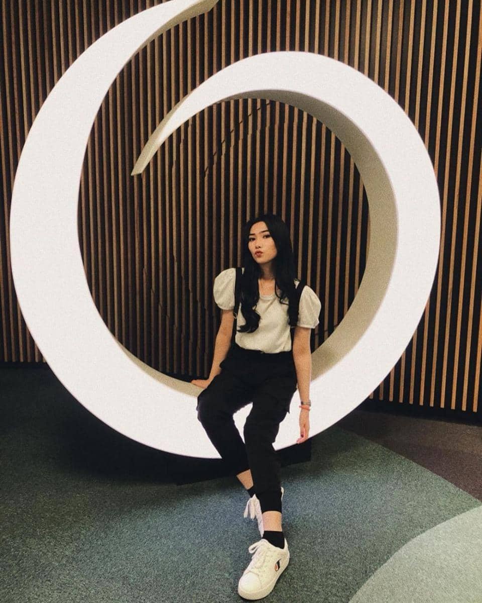 Instagram.com/isyanasarasvati
