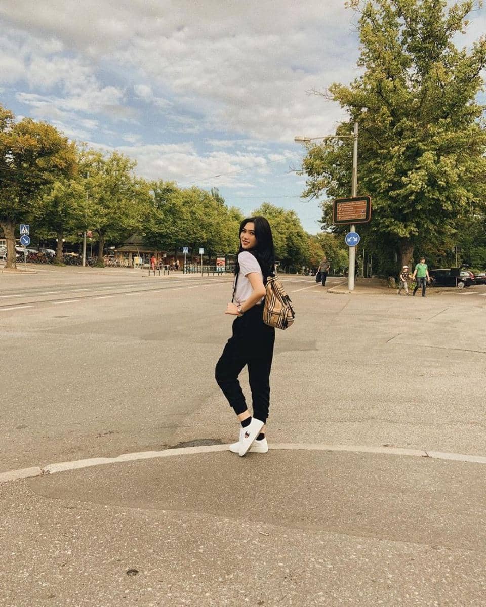 Instagram.com/isyanasarasvati