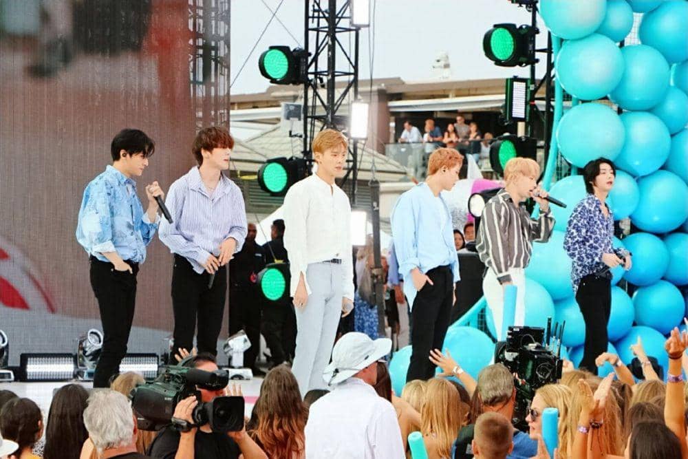 twitter.com/OfficialMonstaX