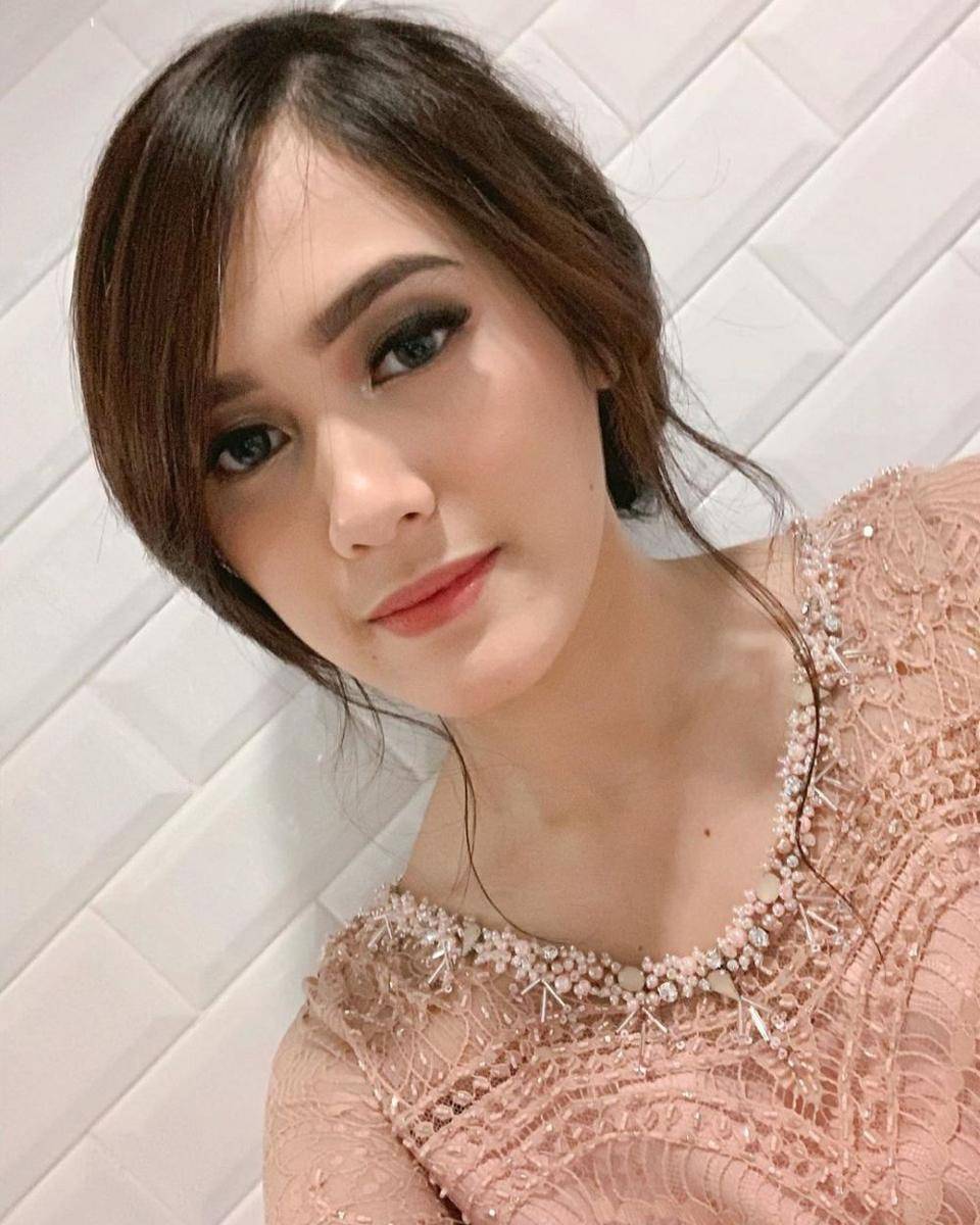 Instagram.com/annissanns