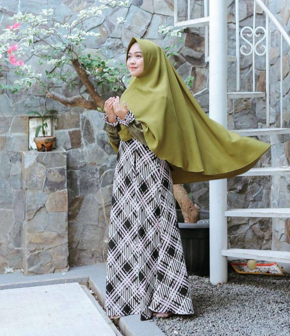 instagram.com/riaricis1795