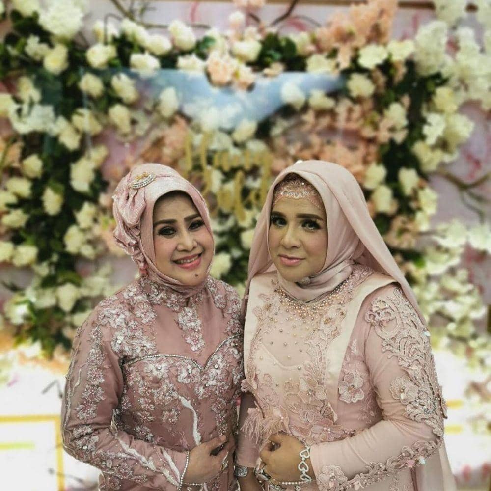 instagram.com/elvy_sukaesih