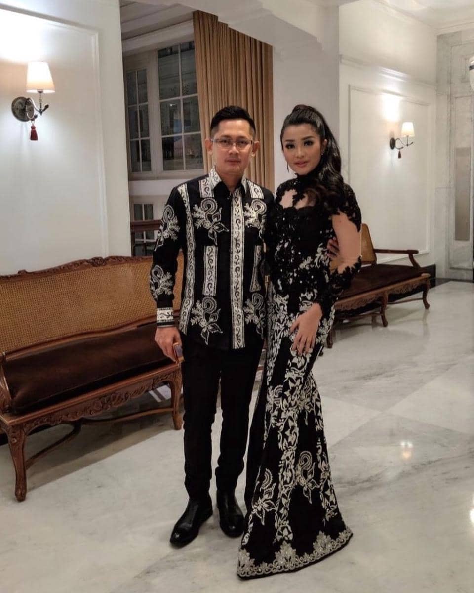 instagram.com/fitricarlina