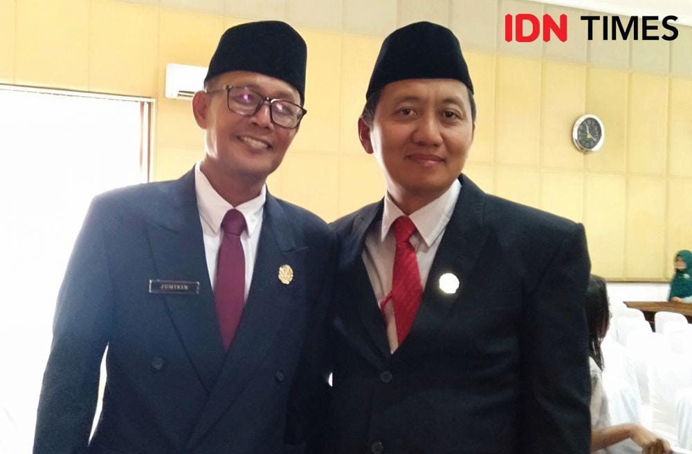Jumirin anggota fraksi Gerindra DPRD Bantul (kiri) bersama Datin Wisnu Pranyoto juru bicara Dewata Eka Putra (kanan). IDN Times/Daruwaskita