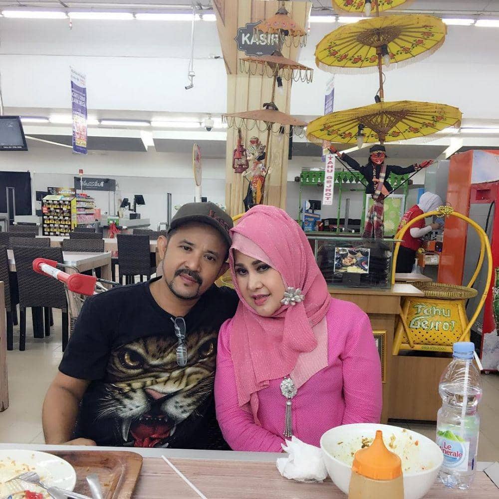 instagram.com/elvy_sukaesih